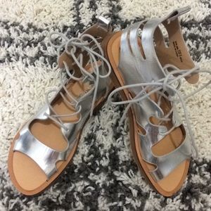 Chinese Laundry Women’s silver metallic sandals